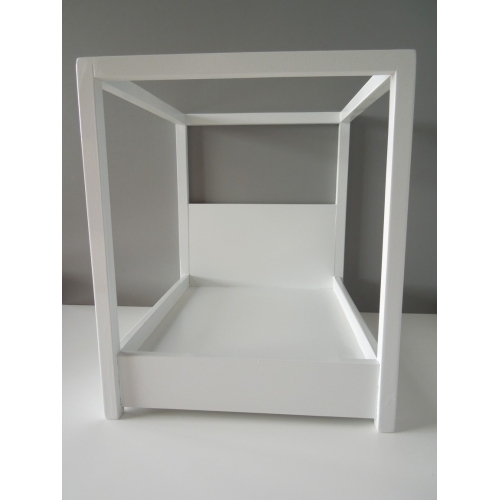 dollhouse canopy bed